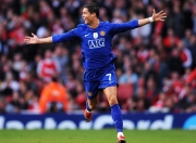 九游娱乐首页-凯尔特人击败猛龙，德罗赞压制级发挥背后的战术博弈