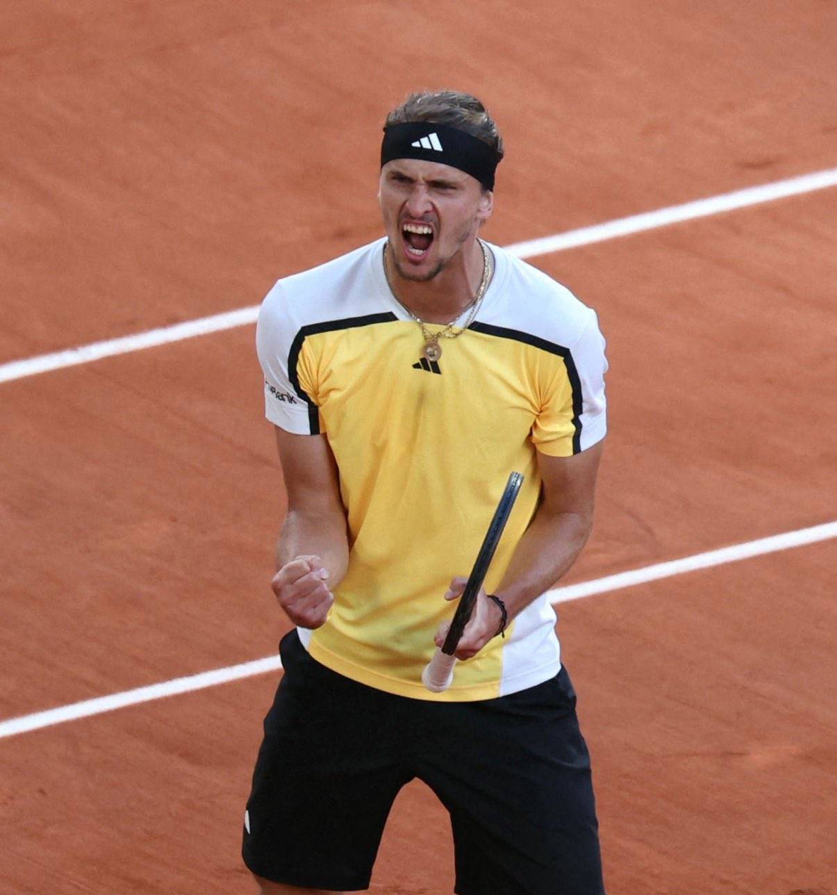 关于世界网球队鏖战德国网球队,兹维列夫制霸全场的信息 关于世界网球队鏖战德国网球队,兹维列夫制霸全场的信息