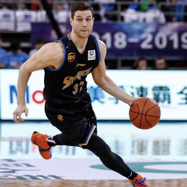 包含巴勒莫新签约外援火速适应球队战术的词条